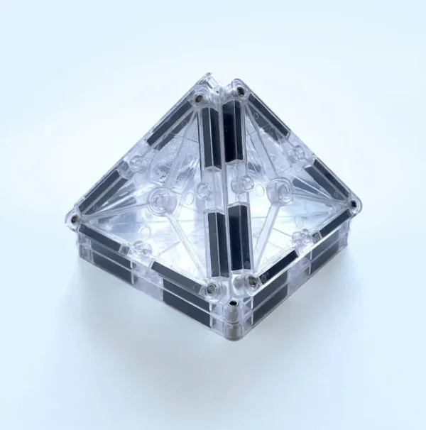 Online Ice, 16 Dele Magneter